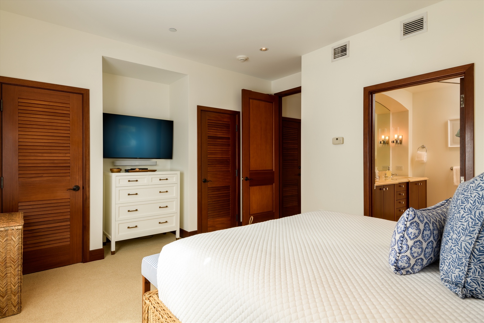 Wailea Vacation Rentals, Blue Ocean Suite H401 at Wailea Beach Villas* - 2nd Mountain View Bedroom