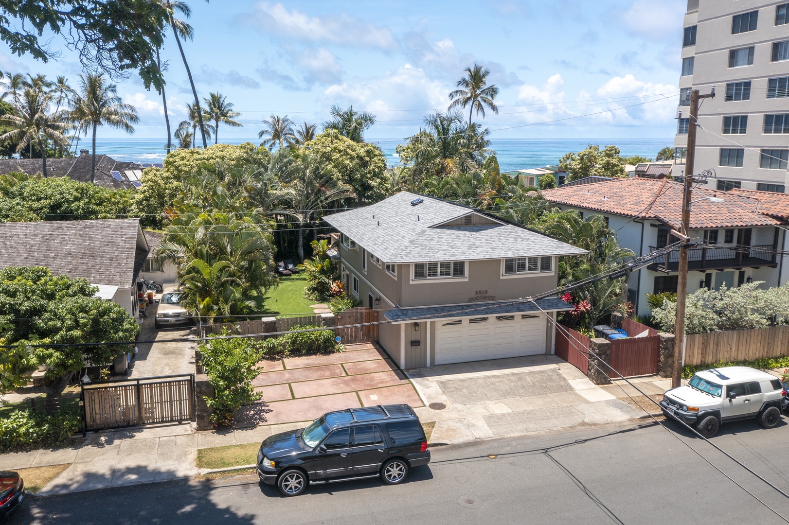 Honolulu Vacation Rentals, Hale Nui - Aerial of the House
