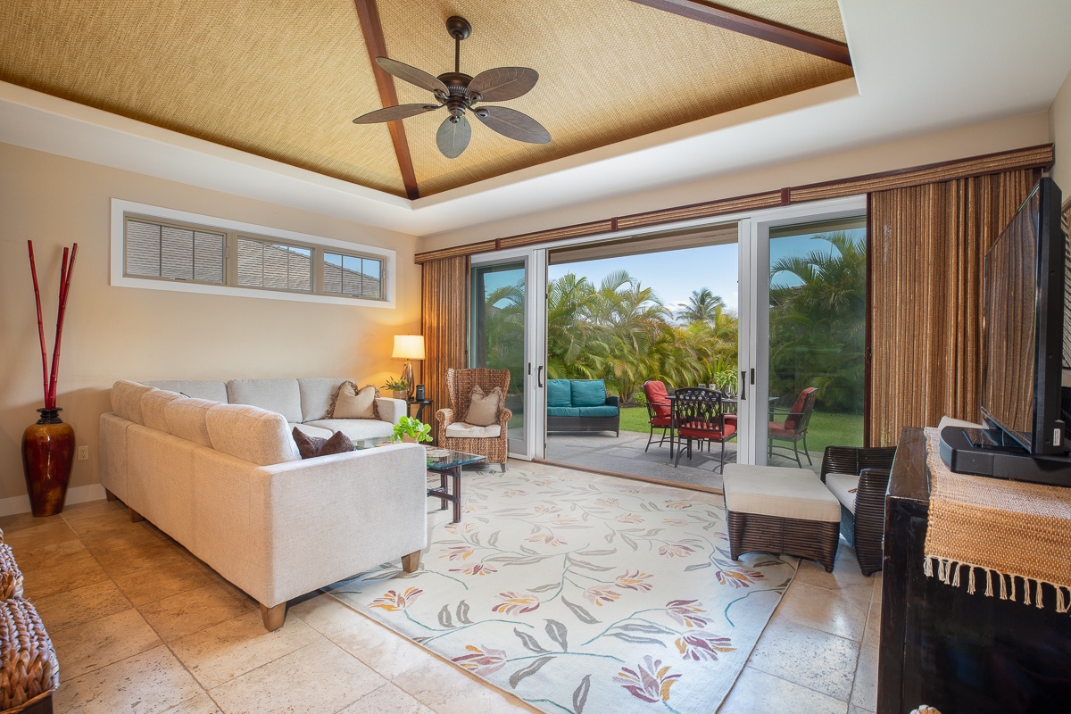 Kamuela Vacation Rentals, Mauna Lani KaMilo Home (424) - Spacious living area with plenty of seats.