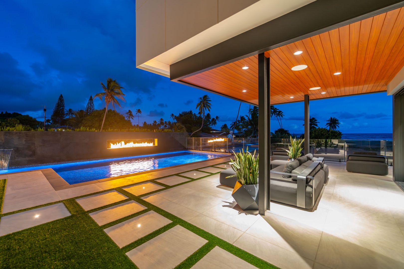 Honolulu Vacation Rentals, Ocean Villa Emilie - Outdoor entertaining meets elegance on this covered lanai—ideal for cocktails, casual dining, or watching the stars.