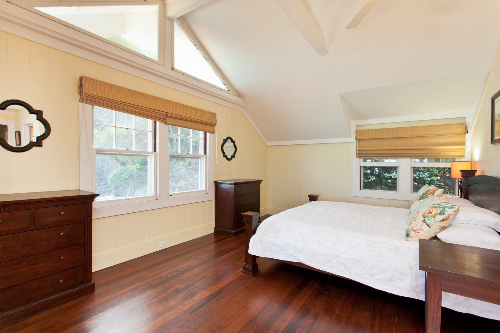 Kailua Vacation Rentals, Lanikai Village* - Hale Mahina Lanikai: Guest bedroom with a king bed.