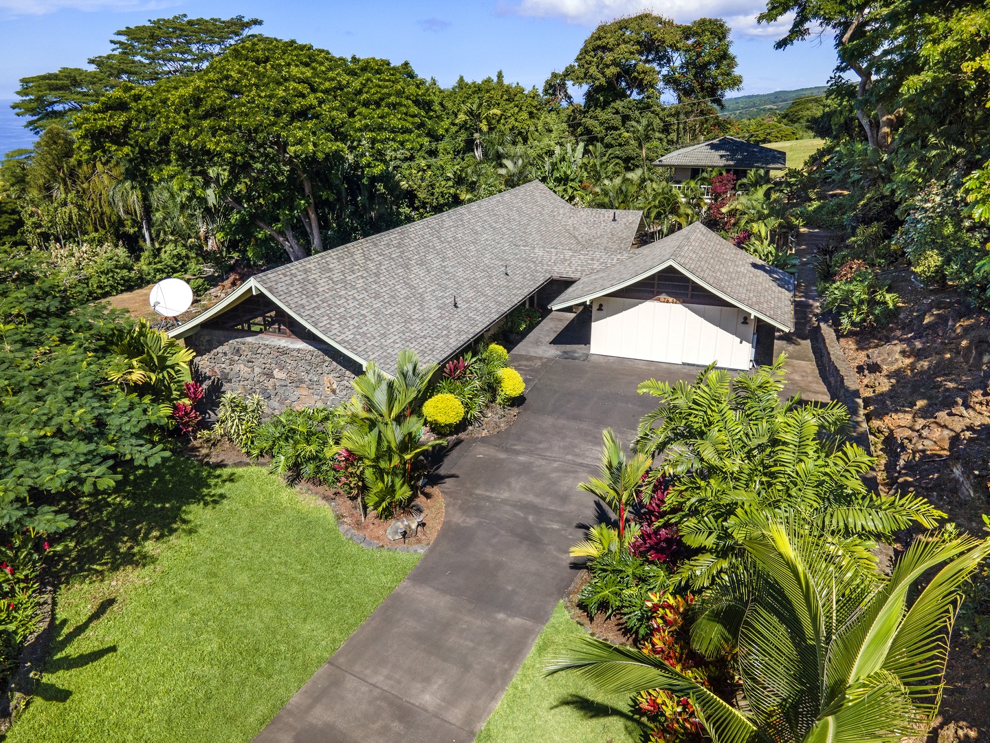 Kailua-Kona Vacation Rentals, Hale Joli - Front of the house.