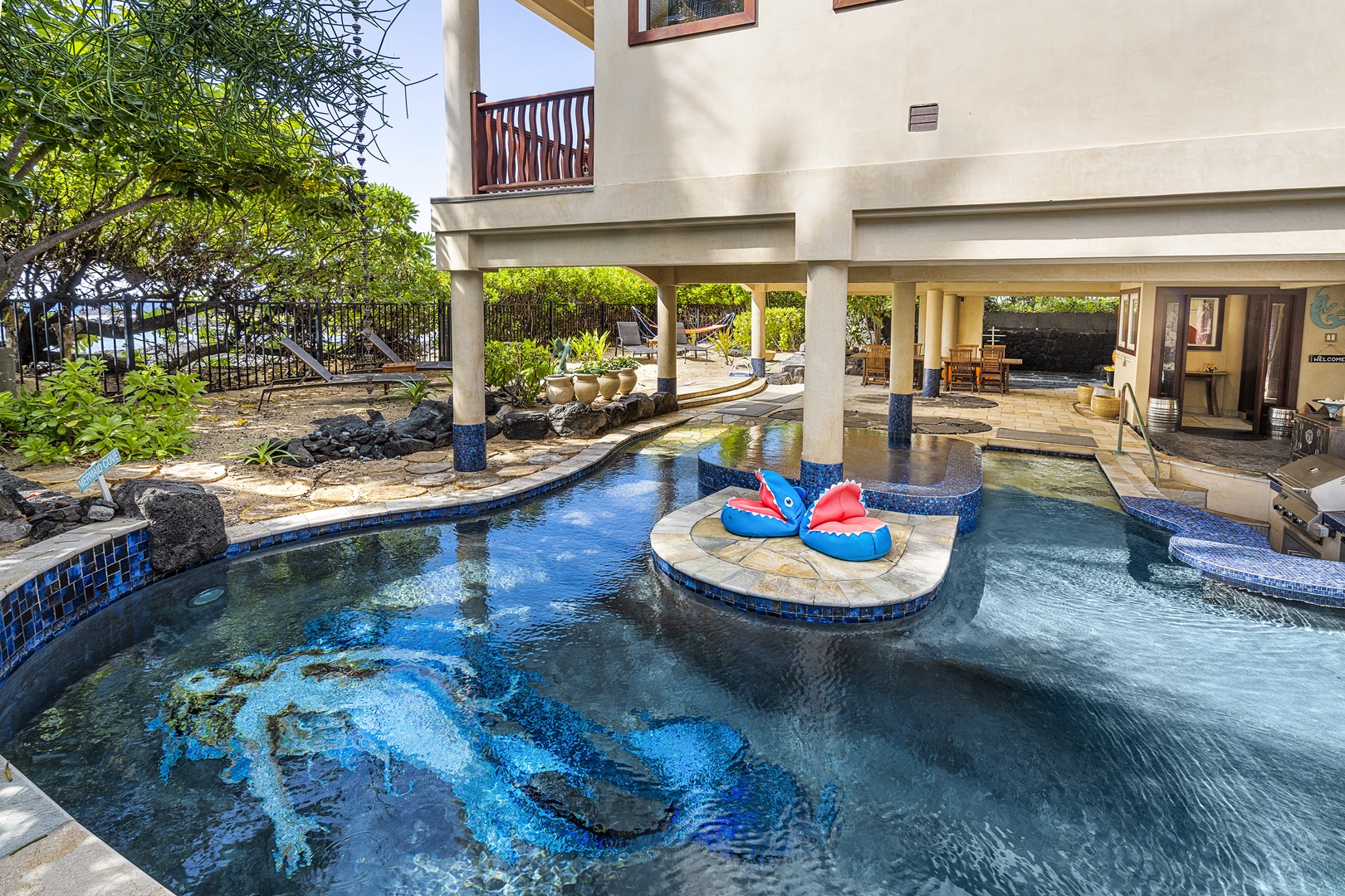 Kailua Kona Vacation Rentals, Mermaid Cove - Amazing pool with bar area and BBQ area