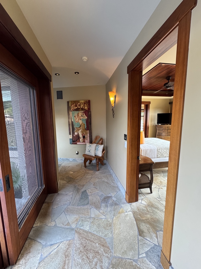 Kamuela Vacation Rentals, Hale Konane - The inviting hallway leads to beautifully appointed living spaces.