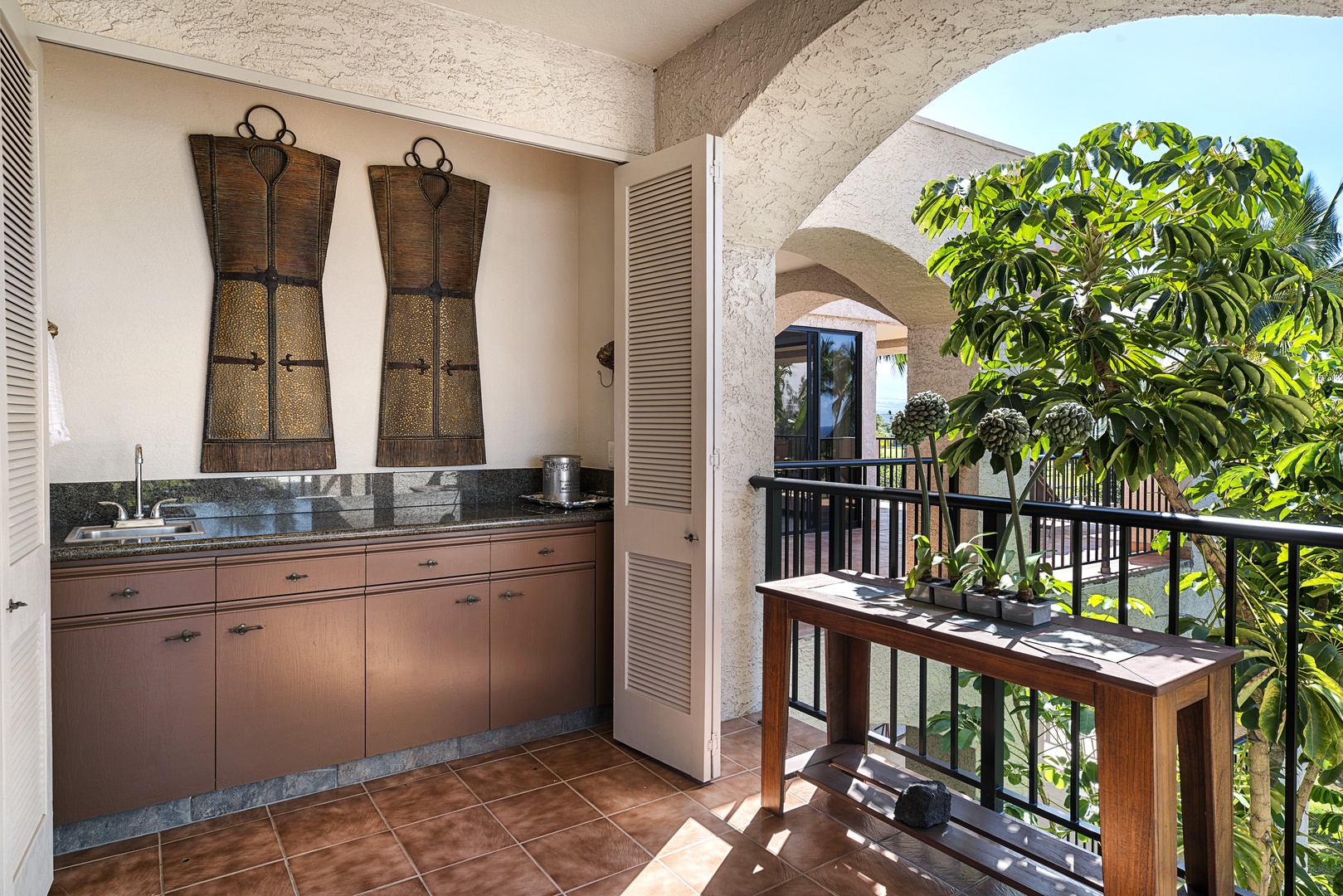 Waikoloa Vacation Rentals, Shores at Waikoloa Beach Resort 332 - Outdoor wet bar for preparing your favorite drinks!