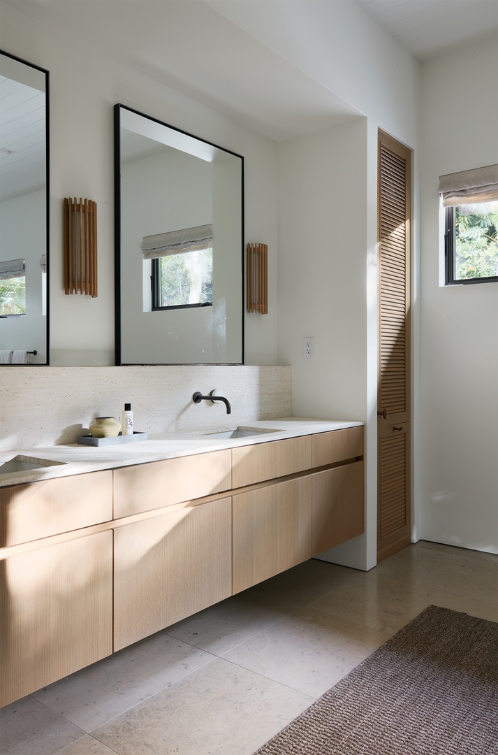 Honolulu Vacation Rentals, Diamond Head Hillside Estate** - Clean lines, warm finishes, and generous counter space make this beautifully appointed bathroom both functional and inviting.