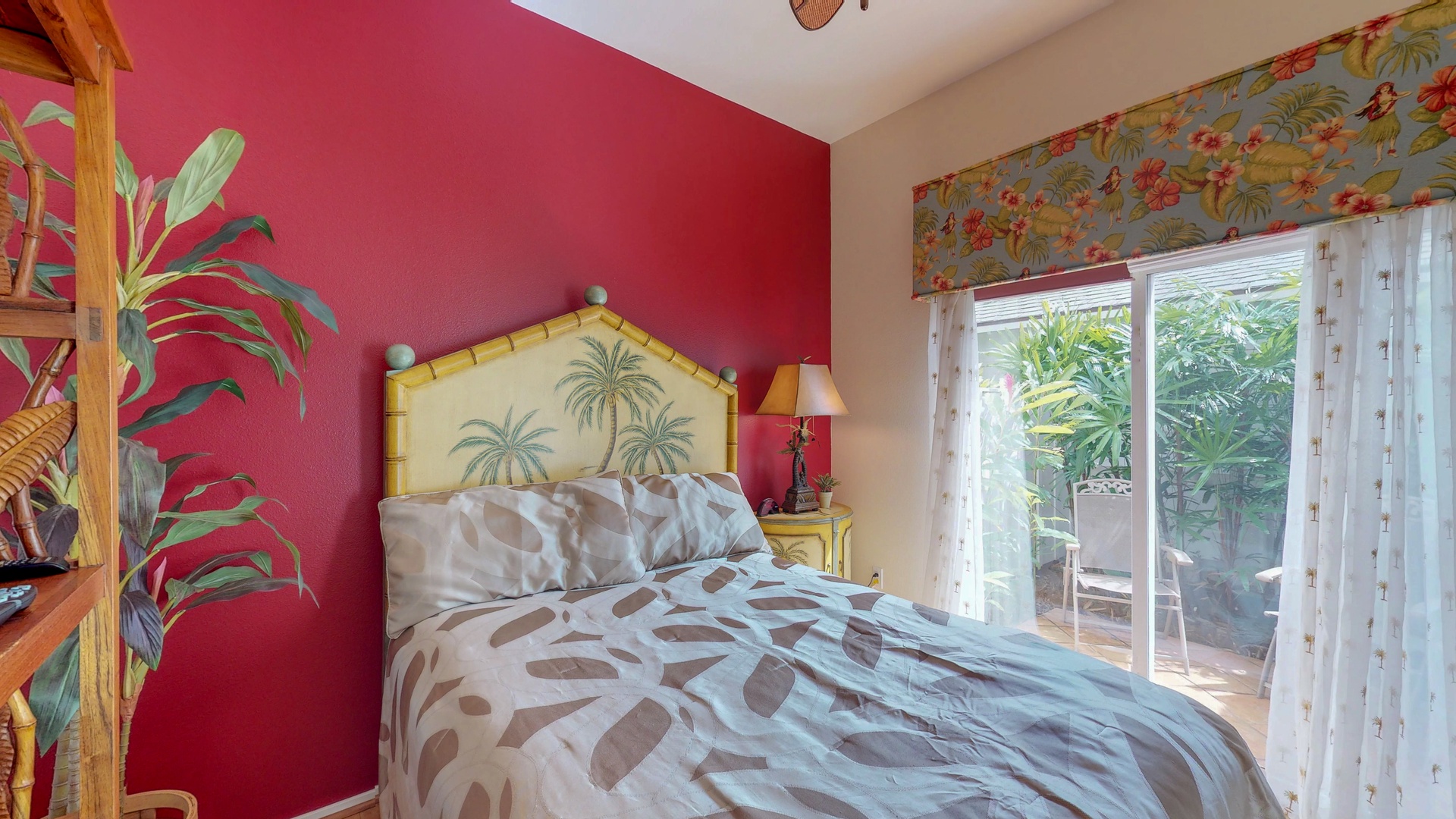Kapolei Vacation Rentals, Coconut Plantation 1080-1 - The downstairs bedroom has access to the private lanai.