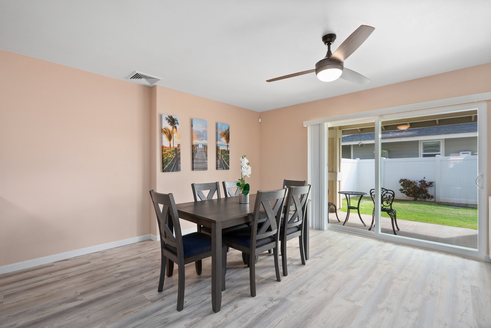 Kapolei Vacation Rentals, Kilipue Retreat - Gather around the dining table for home-cooked meals or takeout from nearby Kapolei restaurants.