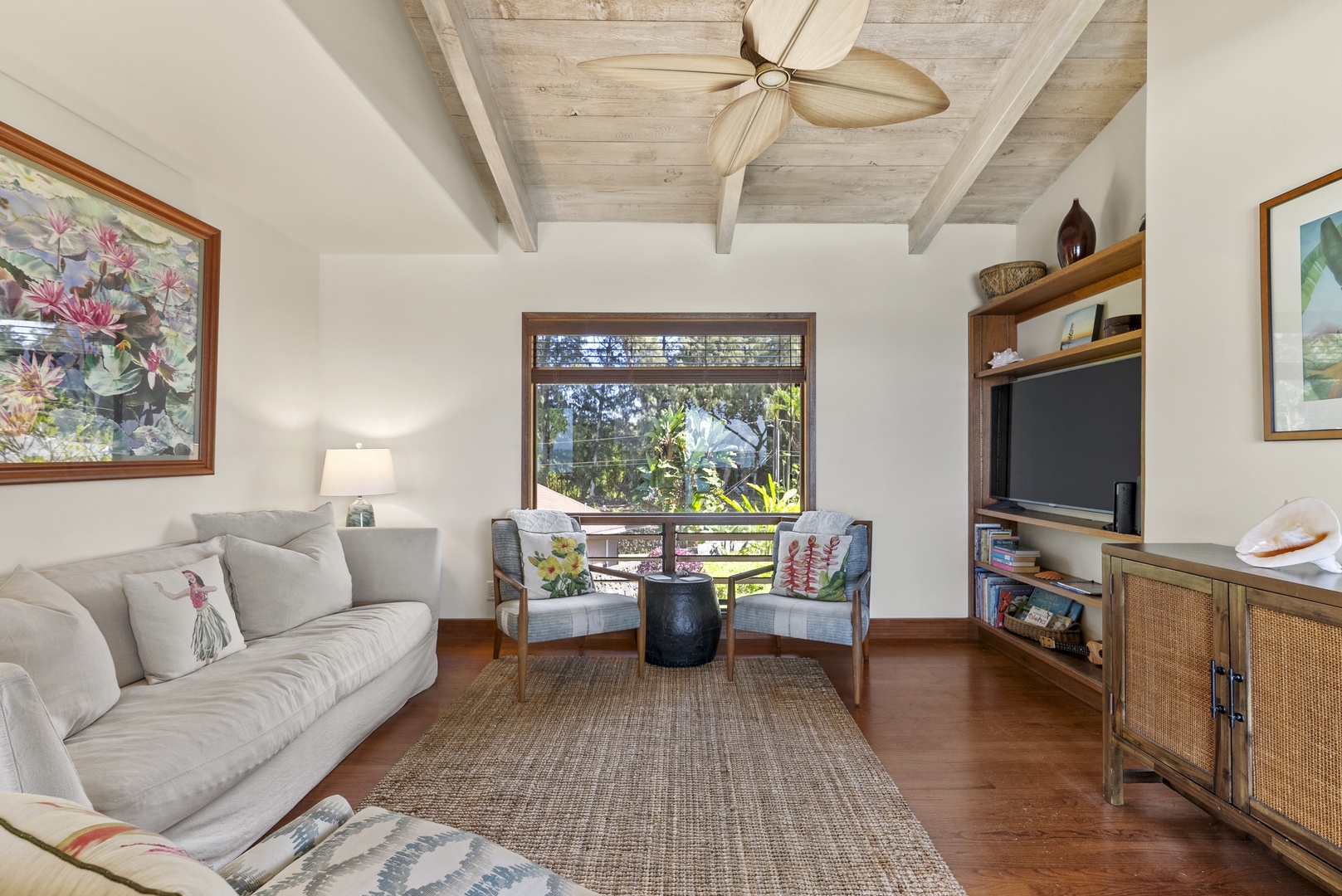 Haleiwa Vacation Rentals, Maluhia Beach House - Spacious lounge with plush seating and tropical-inspired décor, ideal for gatherings and relaxation.