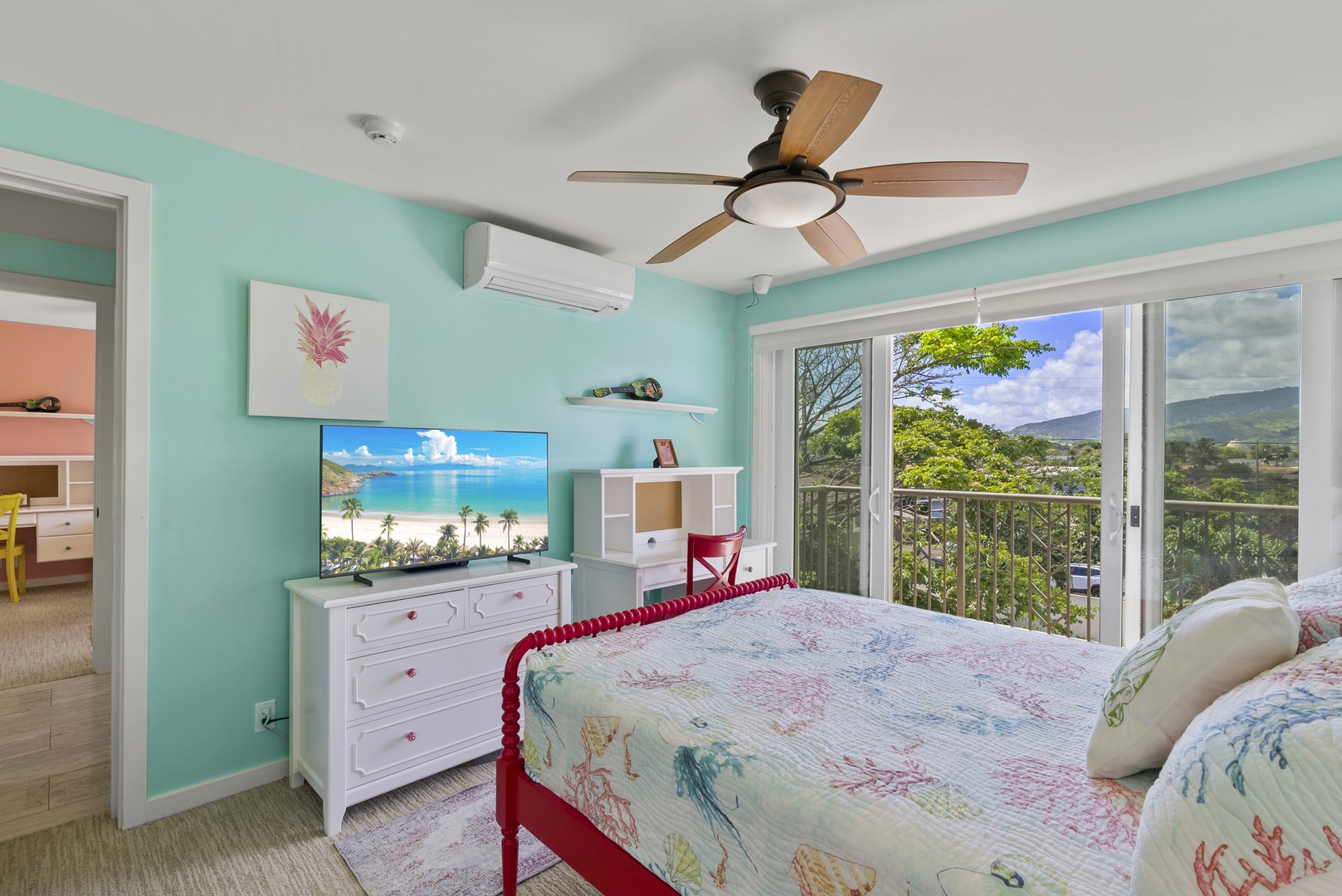 Waialua Vacation Rentals, Waialua Beachfront Estate - Queen bed in second guest bedroom