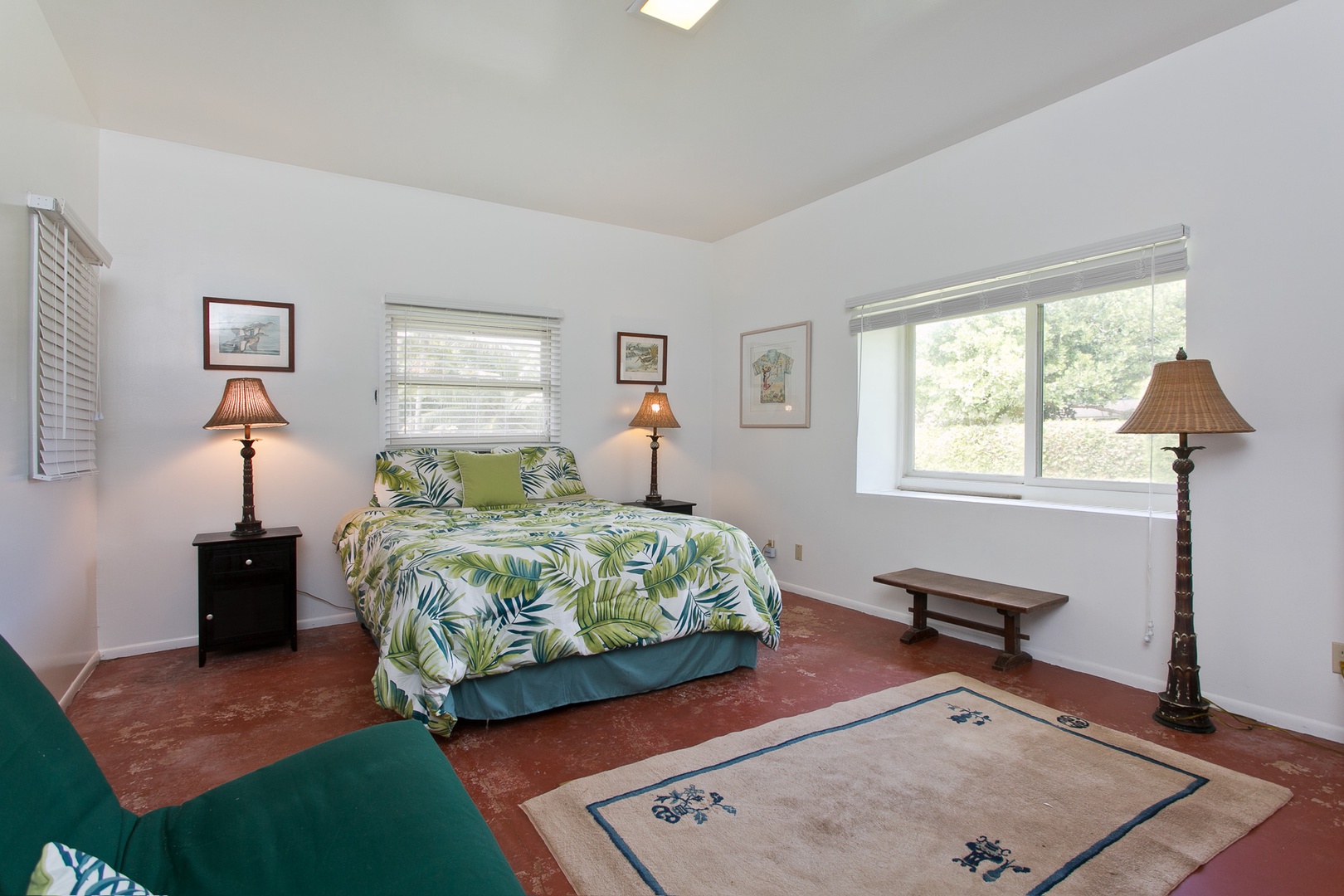 Laie Vacation Rentals, Waipuna Hale - Primary suite with pull-out futon.