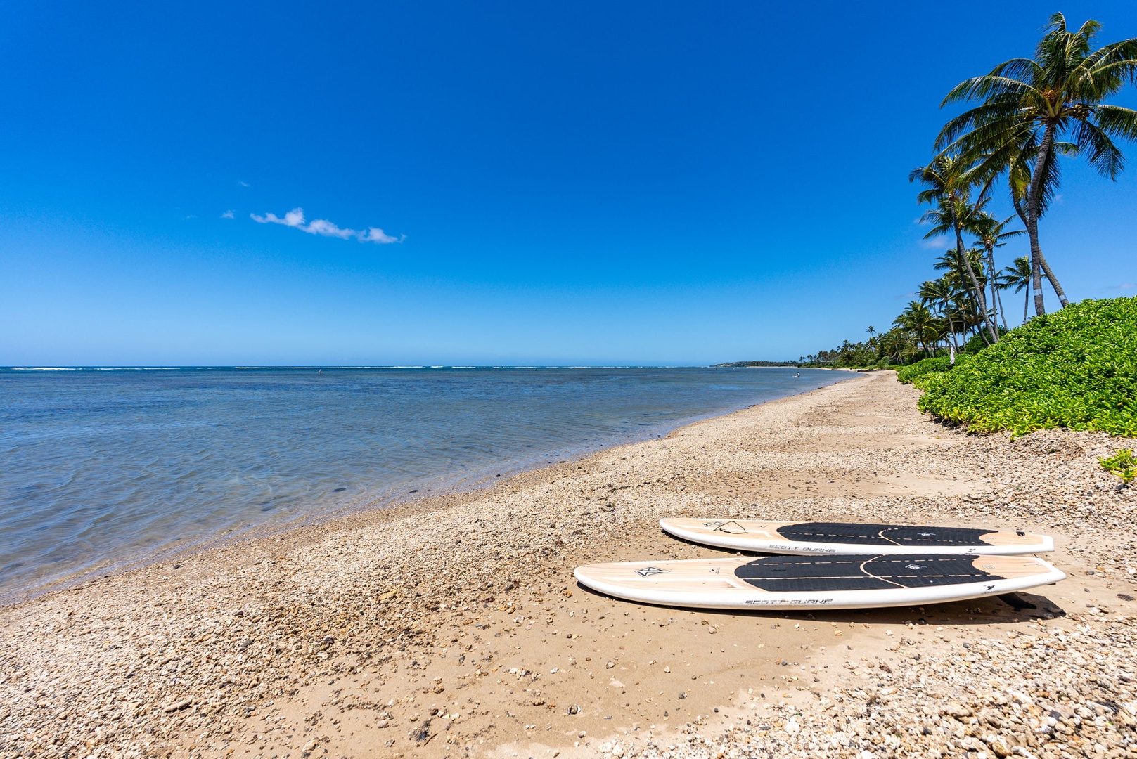 Honolulu Vacation Rentals, Wailupe Beachfront Getaway - Steps from Wailupe Beachfront Getaway: launch kayaks and paddleboards from your private sandy shoreline.