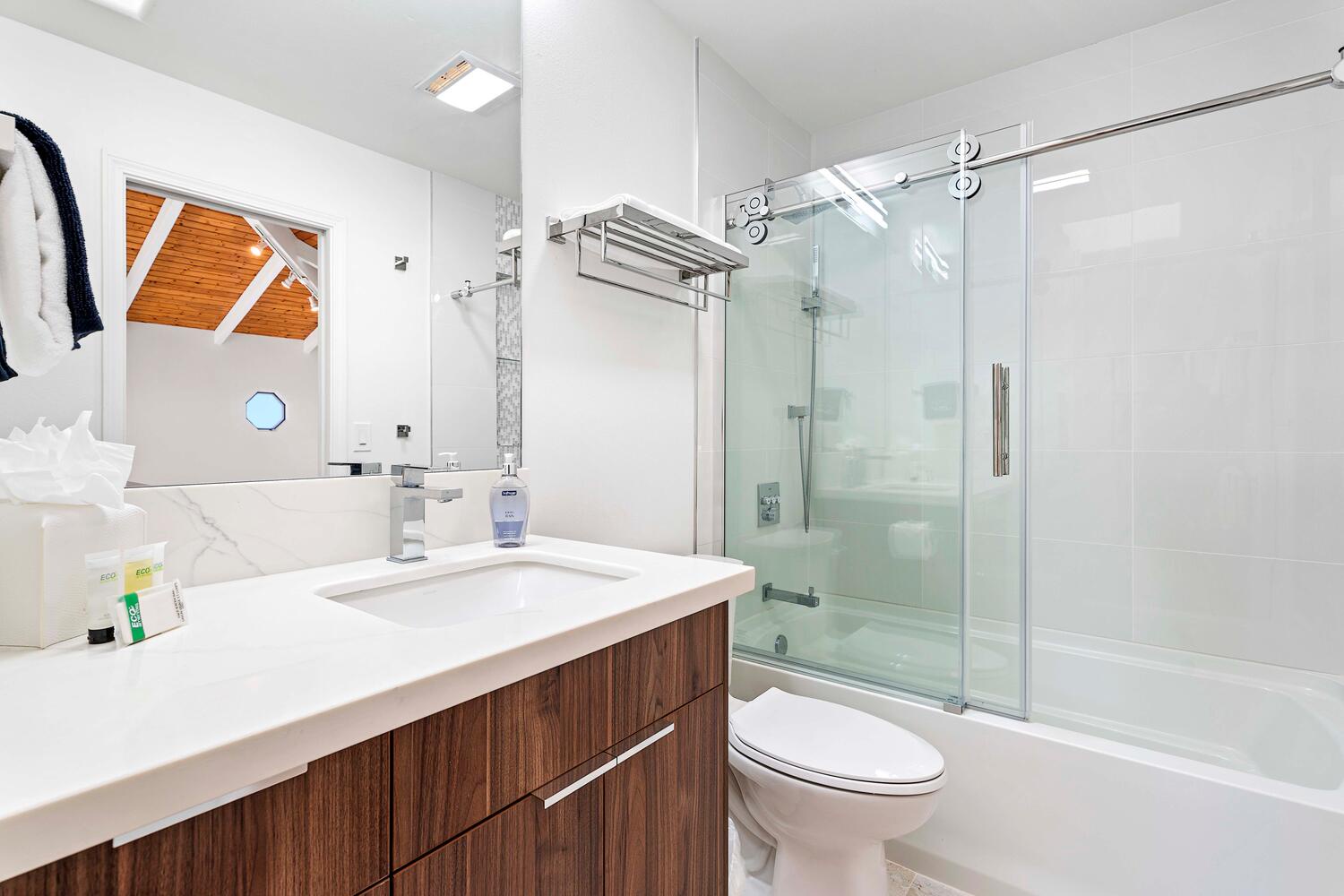 Kailua Kona Vacation Rentals, Ho'okipa Hale - Private ensuite in the bunk room comes with full bath and walk-in shower—designed with families in mind.