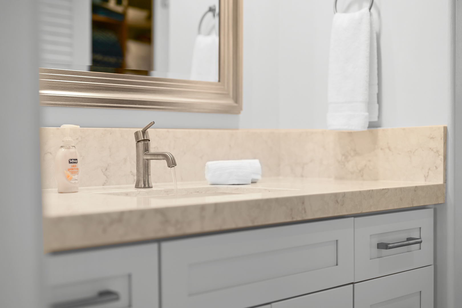 Honolulu Vacation Rentals, Kaimana Shores Getaway - The full bathroom offers generous counter space and modern finishes for added comfort throughout your stay.