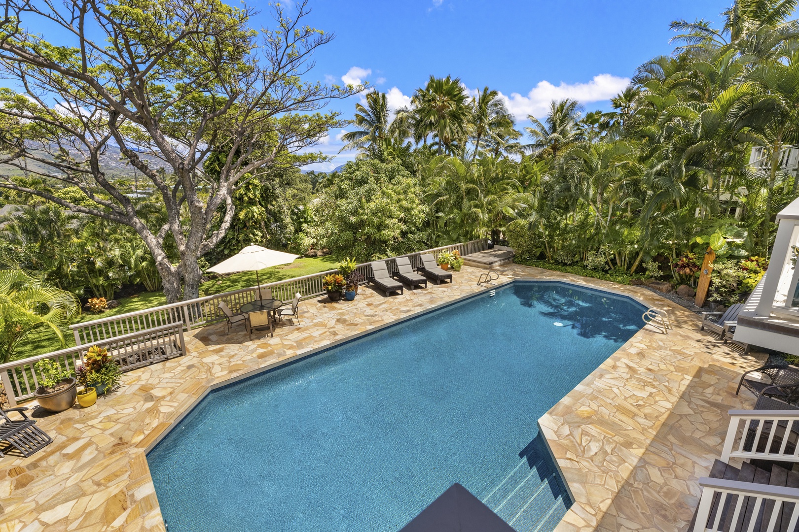 Honolulu Vacation Rentals, Hale Le'ahi - Pool views from the second level deck