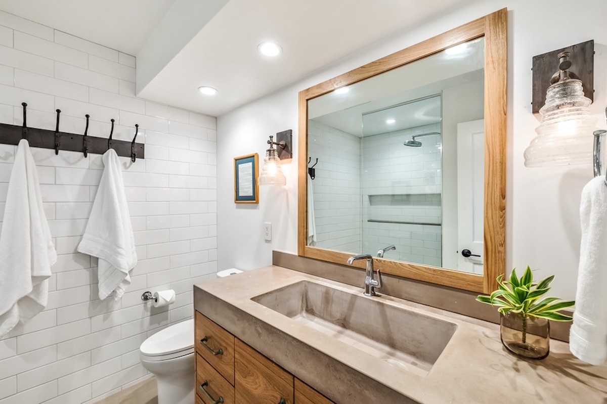 Kailua Vacation Rentals, Hale Ohana - Guest Bedrooms 2 and 3 share a full bath.