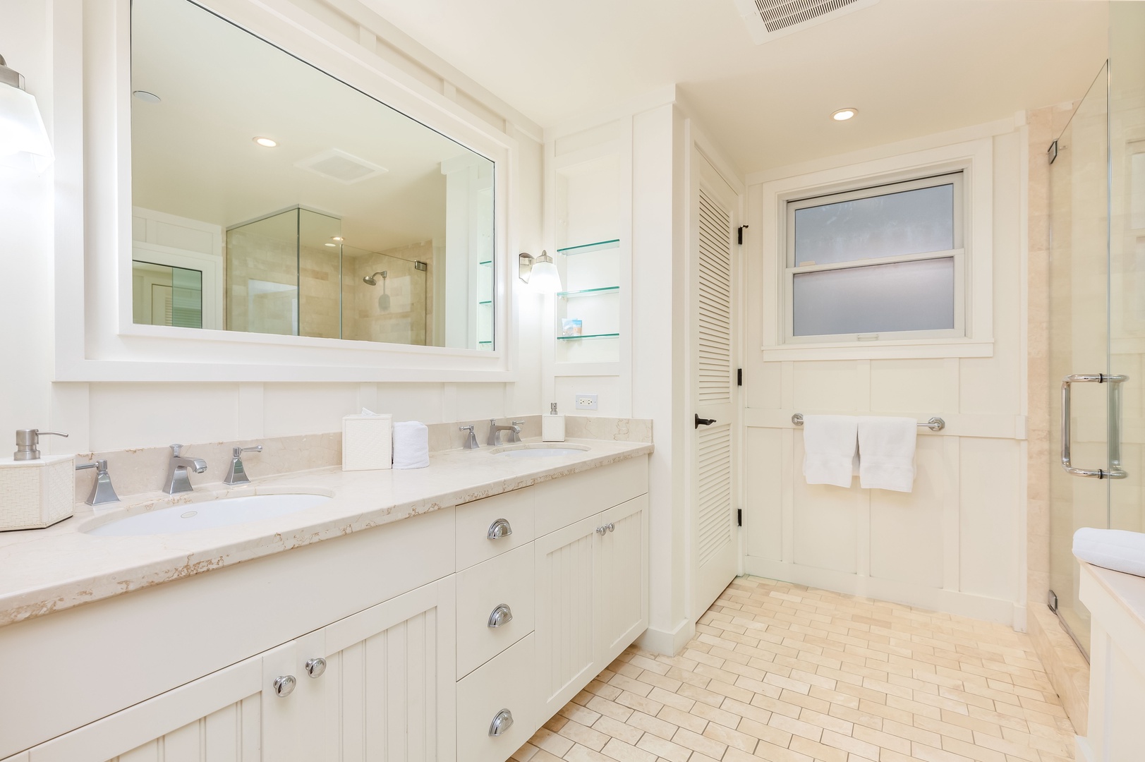 Kahuku Vacation Rentals, Turtle Bay Villas 206 - Primary bathroom