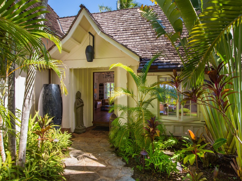 Honolulu Vacation Rentals, Seaside Hideaway* - Main house entrance