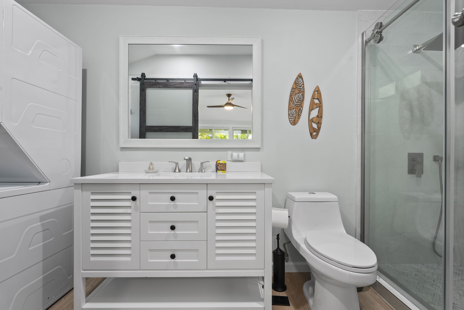 Kailua Vacation Rentals, Hale Alapi'i Lanikai Getaway - Freshen up in this stylish ensuite bathroom, featuring a spacious vanity and modern fixtures.