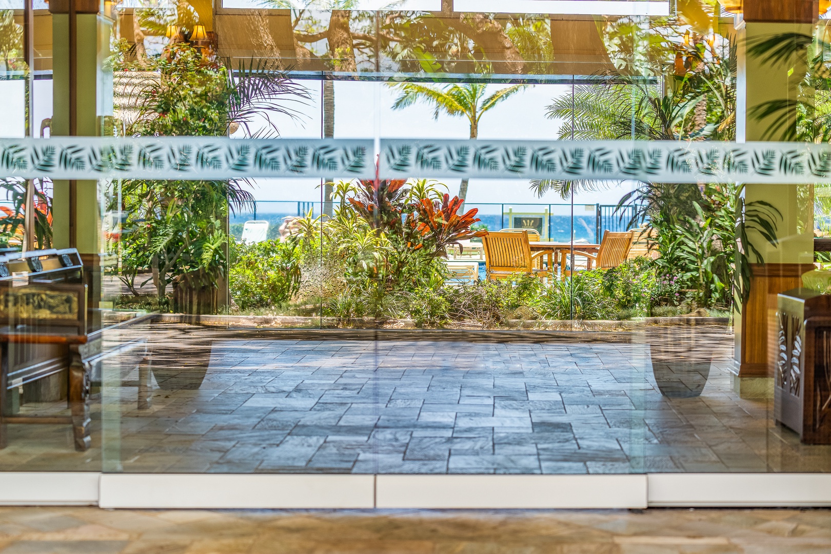 Lahaina Vacation Rentals, Mahana 1118 - Lush tropical grounds surround Mahana 1118, offering a peaceful retreat.