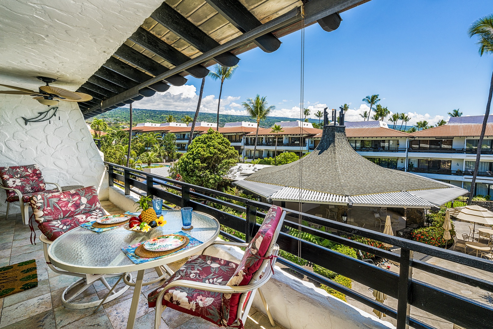 Kailua Kona Vacation Rentals, Casa De Emdeko 336 - Dining for four on this spacious Lanai!