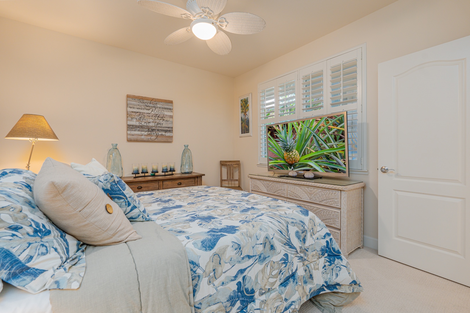 Kapolei Vacation Rentals, Ko Olina Kai 1097C - Cozy guest bedroom with an airy ambiance.