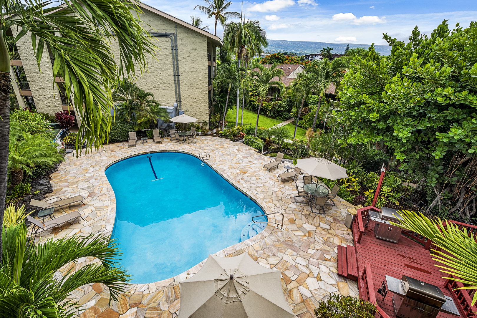 Kailua Kona Vacation Rentals, Kalanikai 306 - Refreshing community pool area