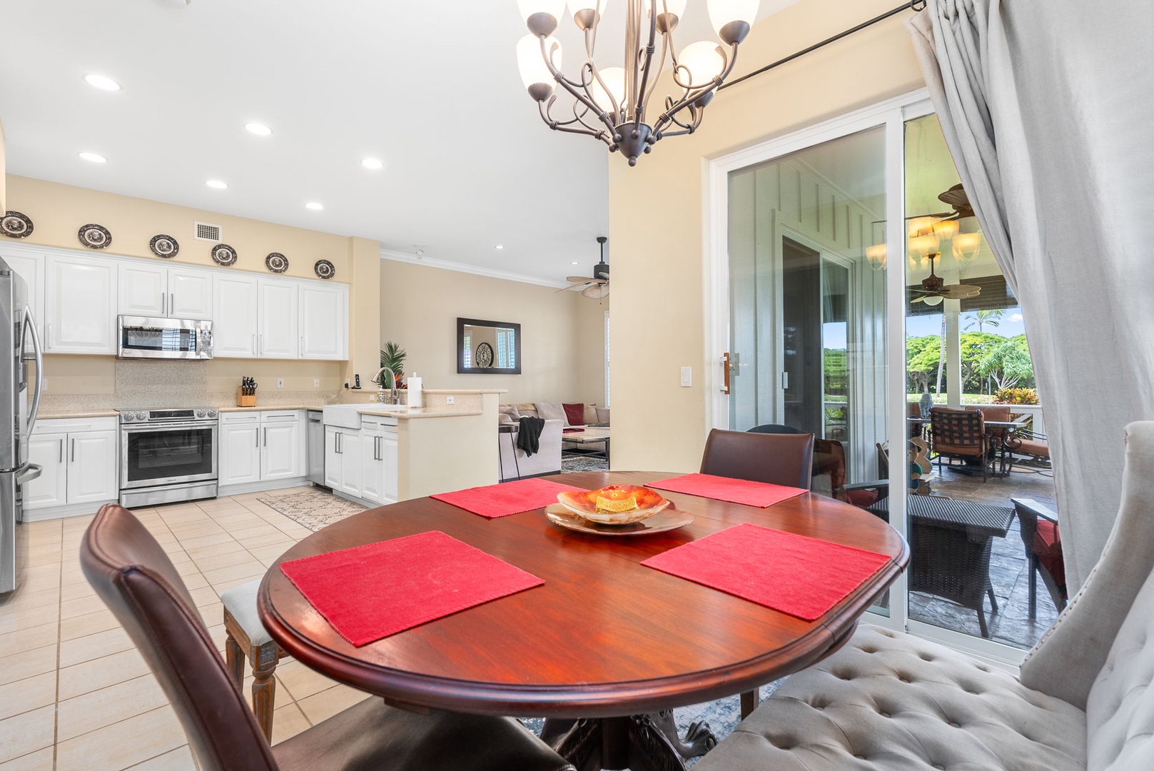 Kapolei Vacation Rentals, Coconut Plantation 1080-4 - Six around the table, close enough that passing the plates stays easy.