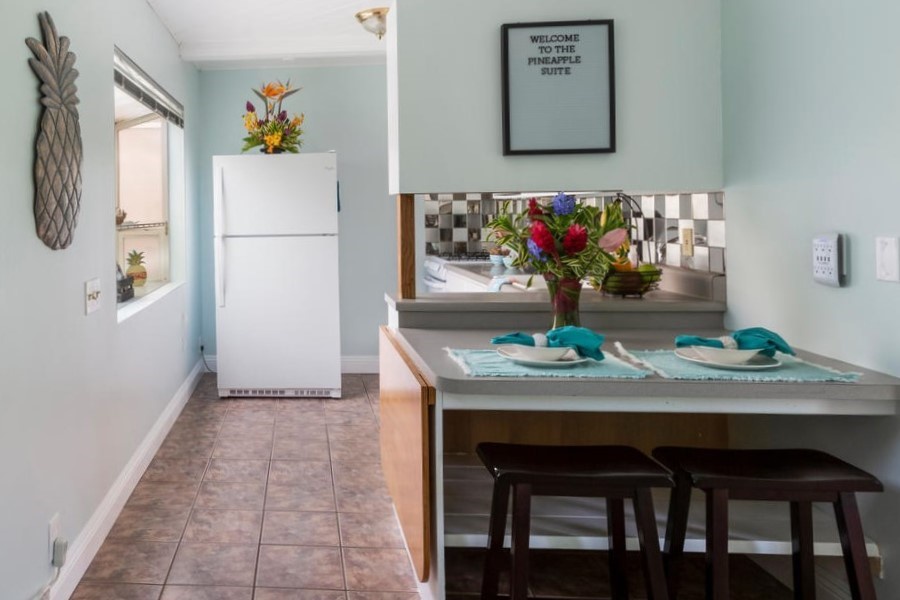 Princeville Vacation Rentals, Pineapple Suite - Inviting dining area seamlessly connected to the kitchen, perfect for casual meals.