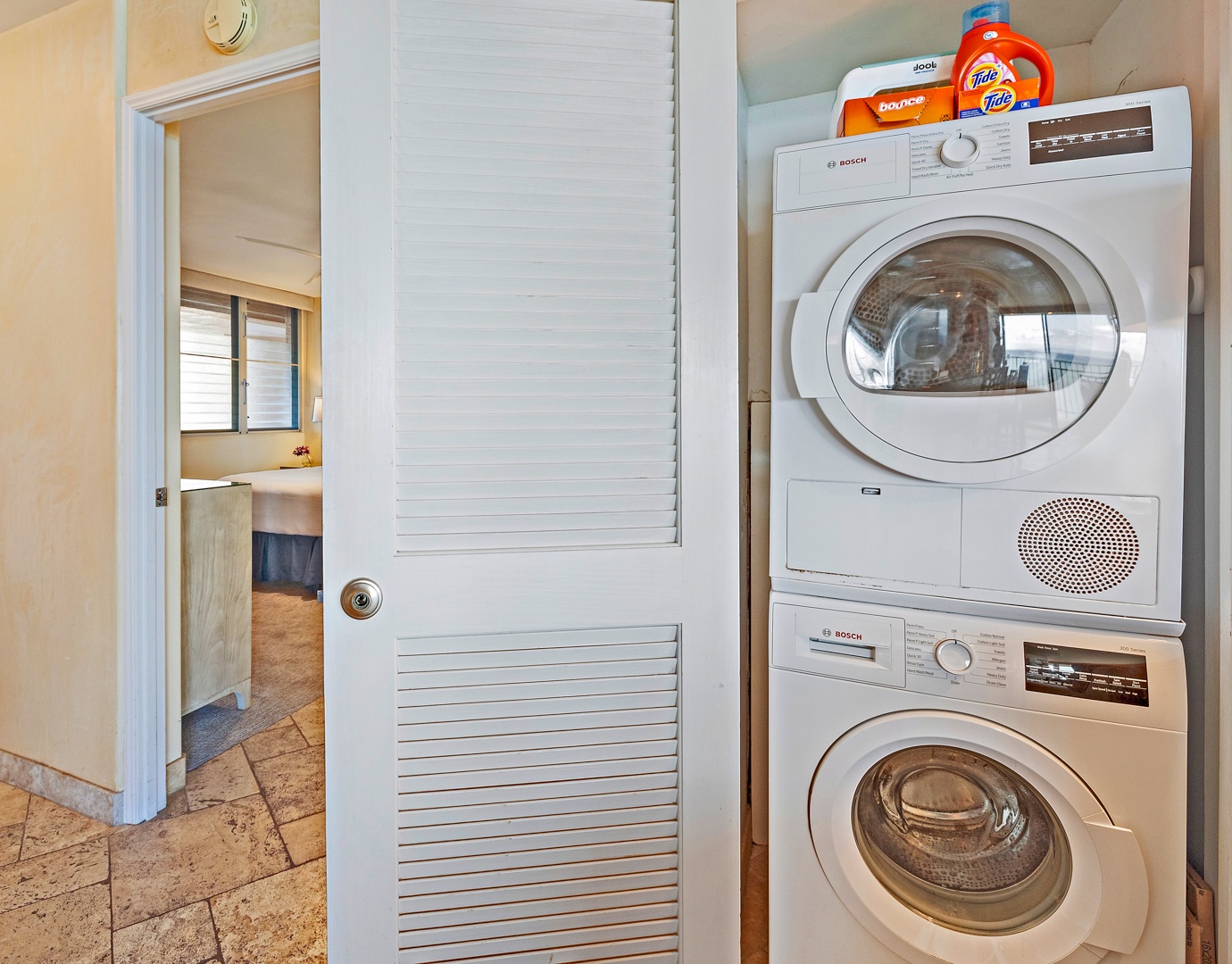 Lahaina Vacation Rentals, Royal Kahana 610 - Royal Kahana 610 includes a convenient in-suite washer and dryer for easy laundry access during your stay.