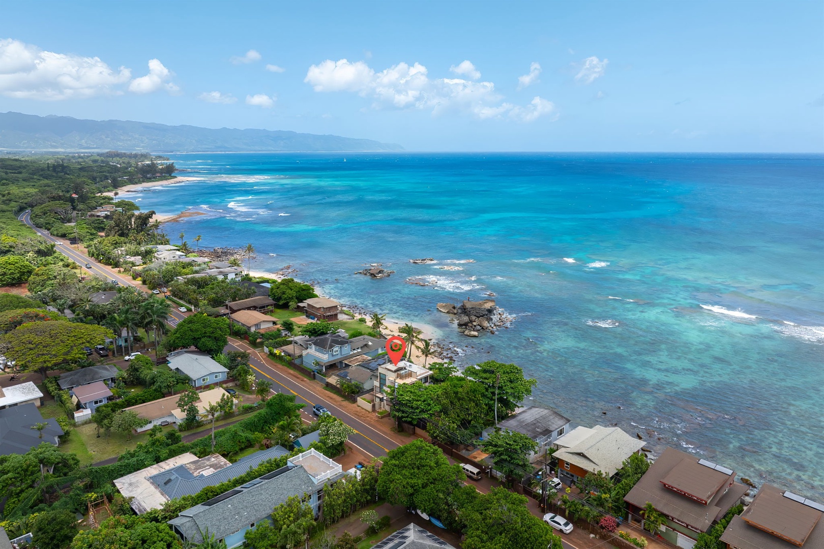 Haleiwa Vacation Rentals, HaleGator - Surrounded by turquoise waters and tropical landscapes, HaleGator captures the beauty of North Shore living from every angle.