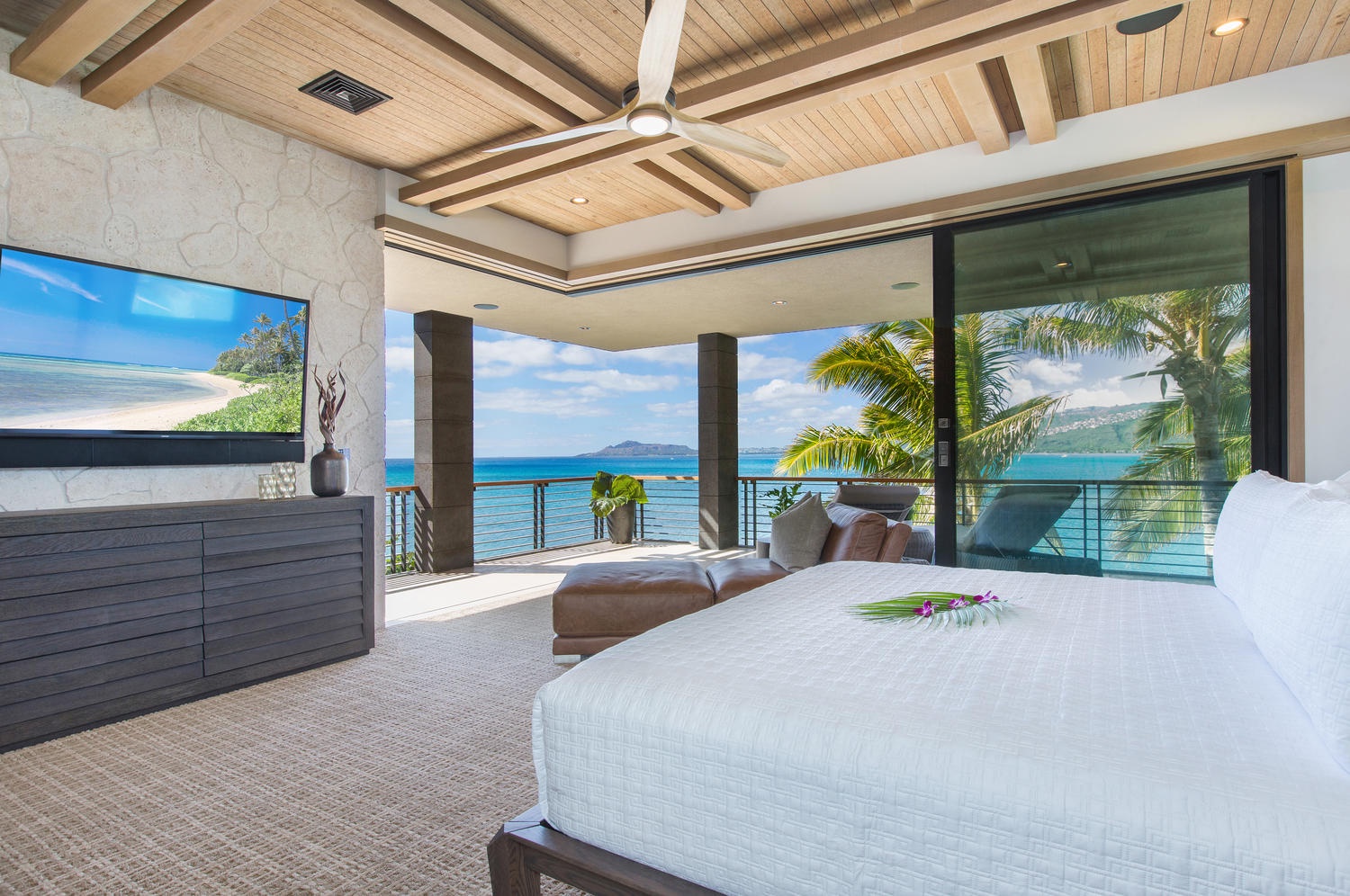 Honolulu Vacation Rentals, Maunalua Bay Estate - Primary bedroom views.