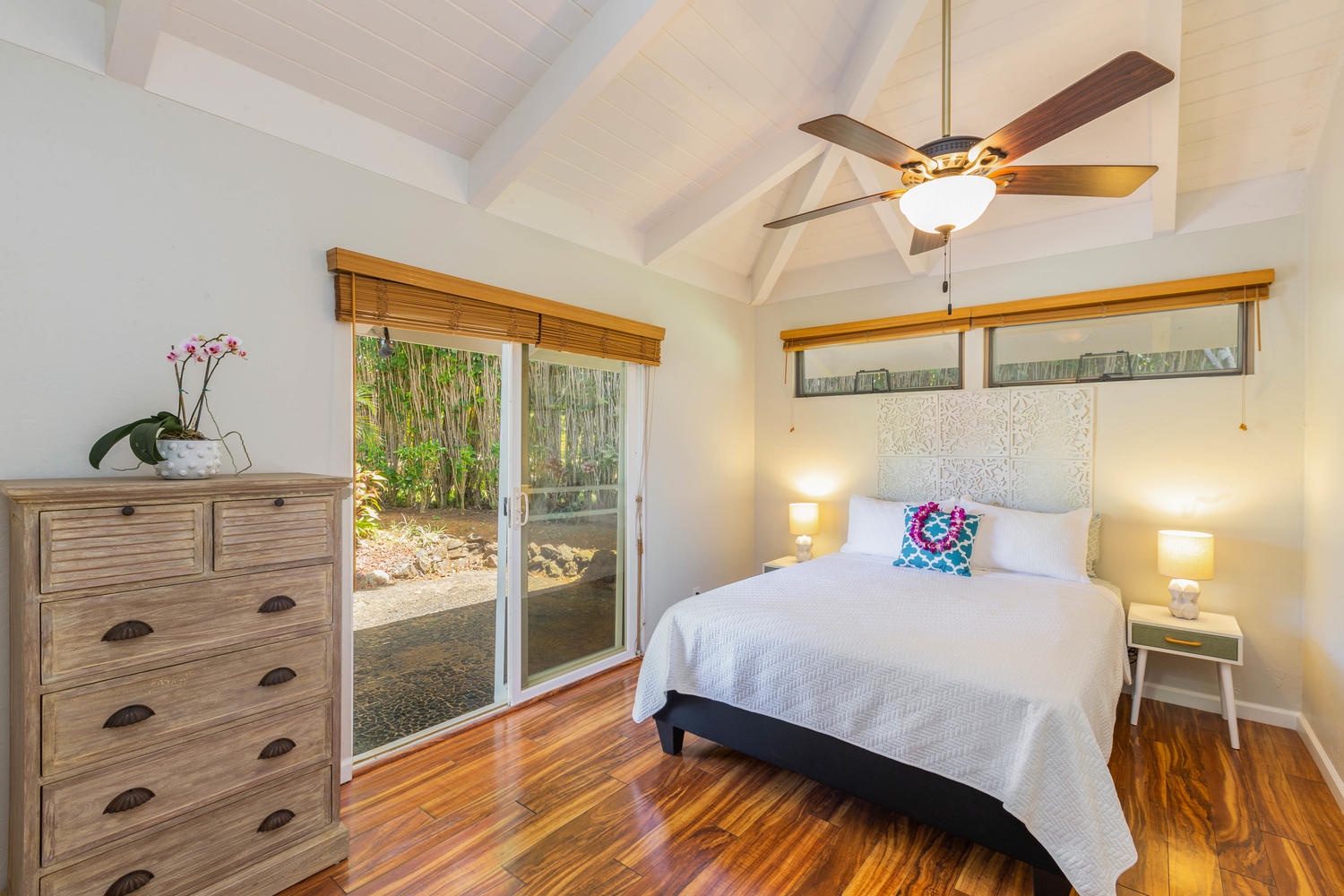 Princeville Vacation Rentals, Mala Hale - Guest bedroom with Queen bed