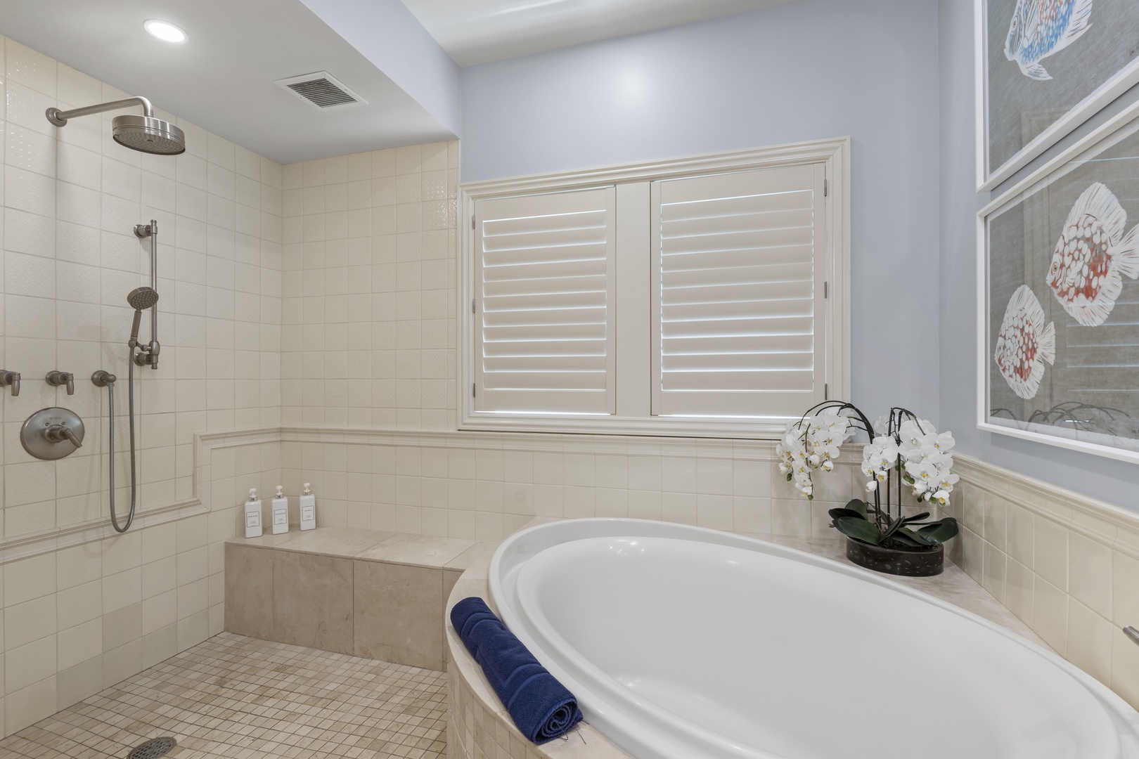 Wailea Vacation Rentals, Wailea Luxury Residence Hoolei 23-3 - Soak and unwind in the spa-like tub at Wailea Luxury Residence Hoolei 23-3’s tranquil primary bath.