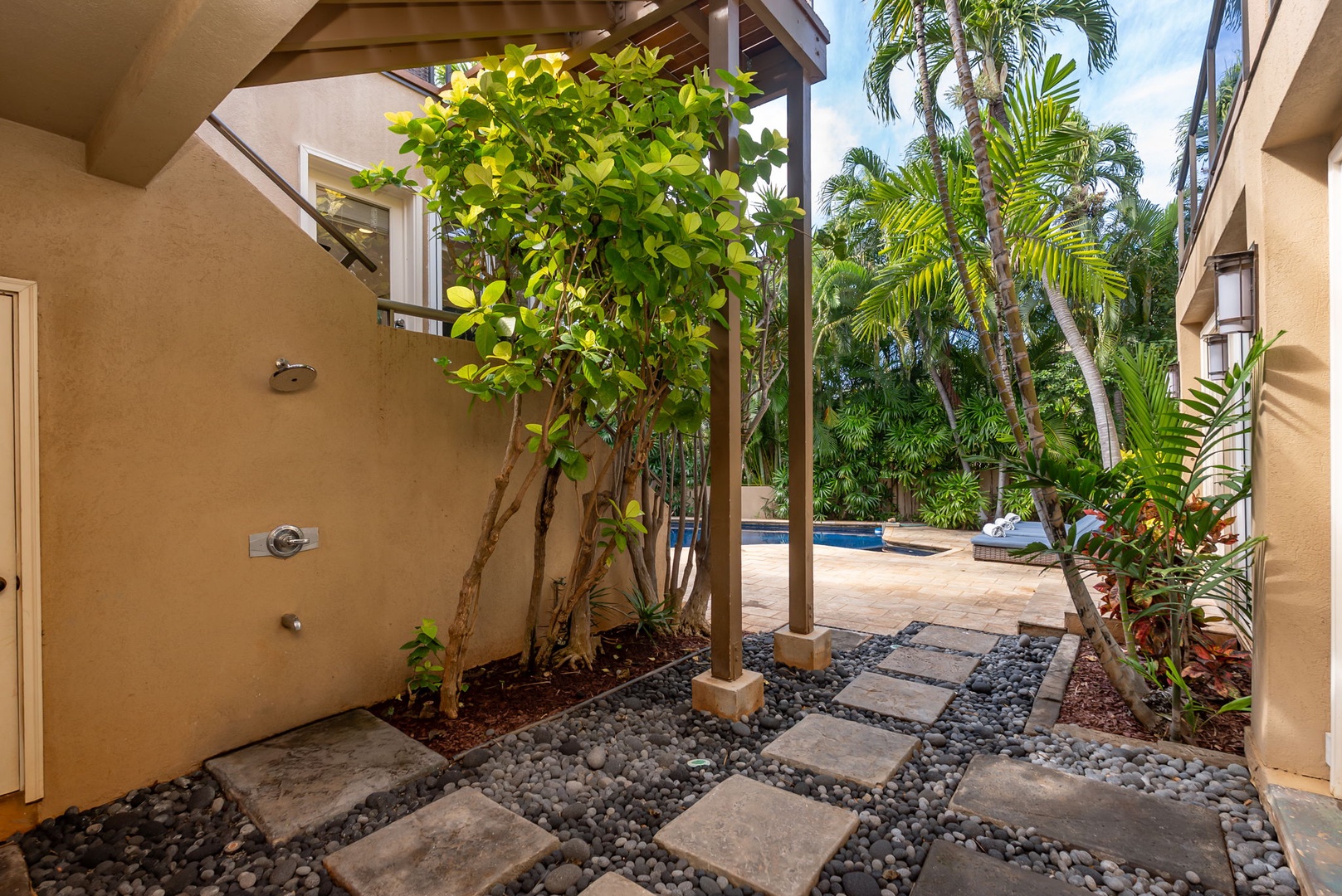 Honolulu Vacation Rentals, Diamond Head Luxe - Step into your private tropical oasis where lush palms and tropical plants create a serene garden entrance leading to the sparkling pool.