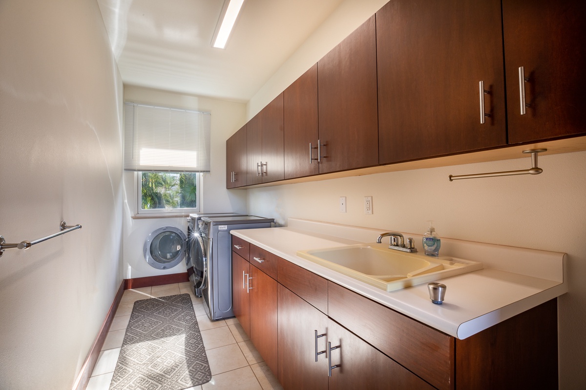 Kamuela Vacation Rentals, Canoe House & Beach Walker at Champion Ridge - Spacious laundry room with modern appliances—convenient for extended stays and family getaways.