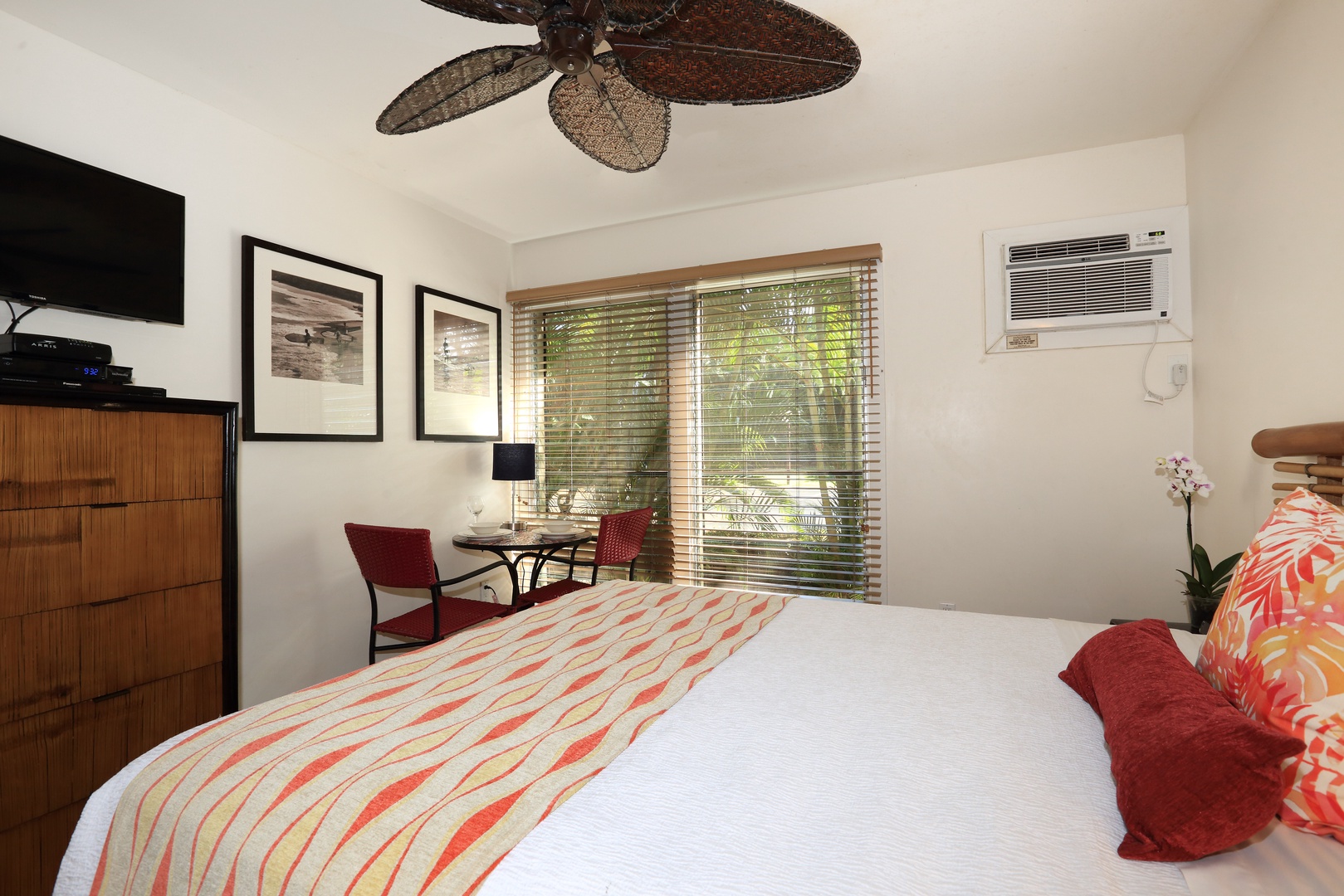 Lahaina Vacation Rentals, Aina Nalu B105 Studio - Tropical decor with modern touches of a flat screen TV and WiFi