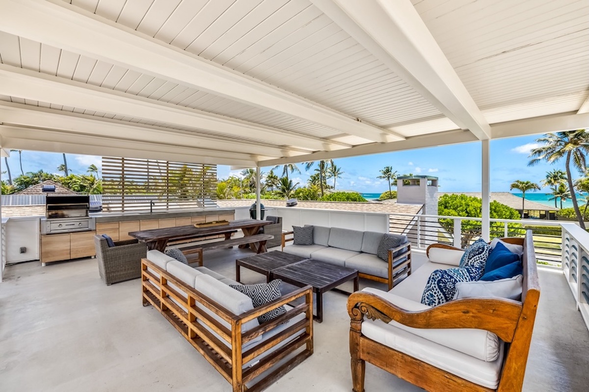 Kailua Vacation Rentals, Hale Ohana - Venture up to the rooftop deck to enjoy peekaboo ocean views.