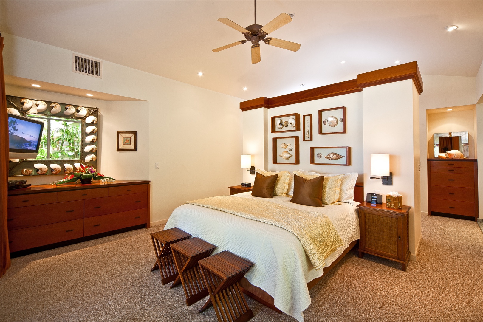 Kaanapali Vacation Rentals, Sea Shells Beach House on Ka`anapali Beach* - Poolside Master Bedroom