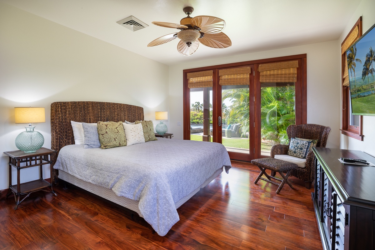Kamuela Vacation Rentals, Mauna Lani Champion Ridge 22 - The second guest room in the main house has lanai access, a large bed, a ceiling fan, central air conditioning, and an en suite bathroom, in addition to featuring garden views.