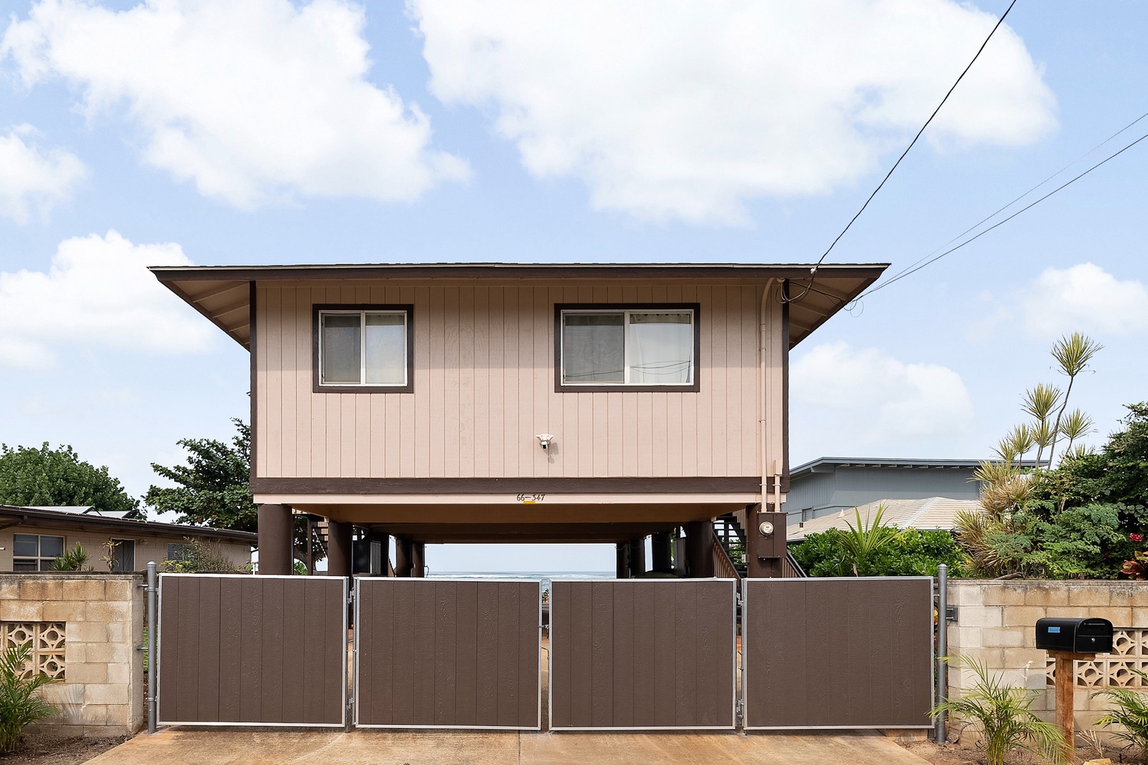 Haleiwa Vacation Rentals, Pikai Hale - Front view of property with security gate
