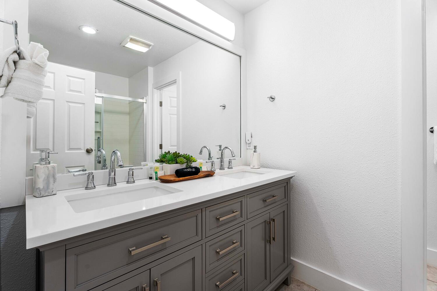 Kailua Kona Vacation Rentals, Hale Kai O'Kona #7 - Primary bathroom with dual sink vanity.