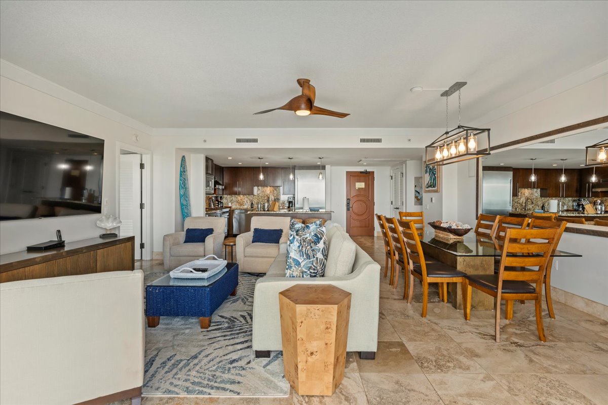 HI Vacation Rentals, Honua Kai Hokulani 825 - Open-concept layout with comfortable seating and dining areas, perfect for gathering and entertaining.