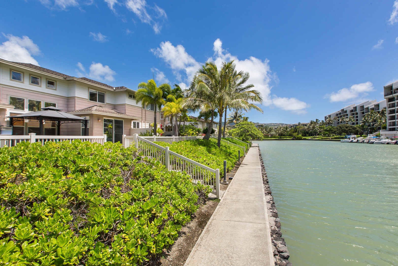 Honolulu Vacation Rentals, Ohana Kai - Marina-front views!