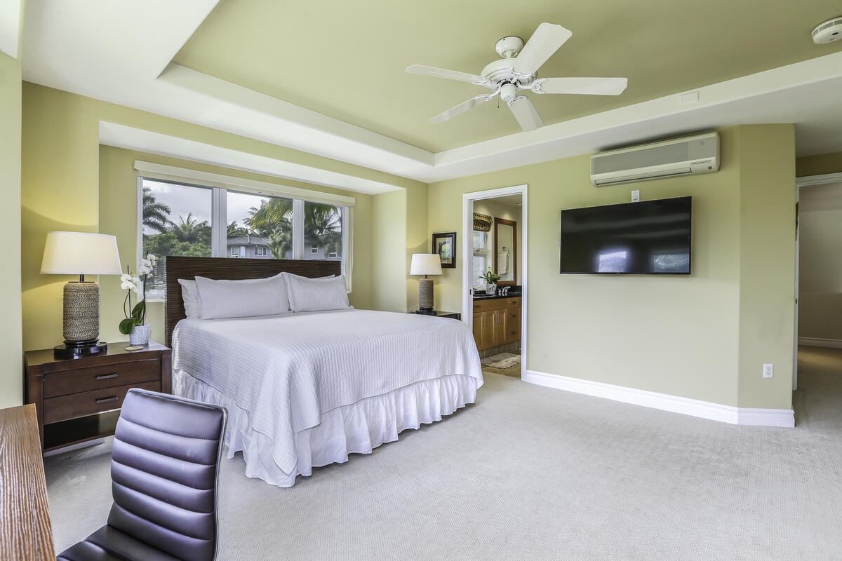 Princeville Vacation Rentals, Ho'onanea - it has its own private ensuite with double vanity, walk-in shower and jacuzzi tub.