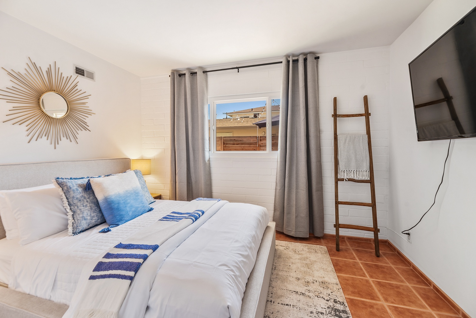 La Jolla Vacation Rentals, Hemingway's Beach House - Third bedroom in the Main House