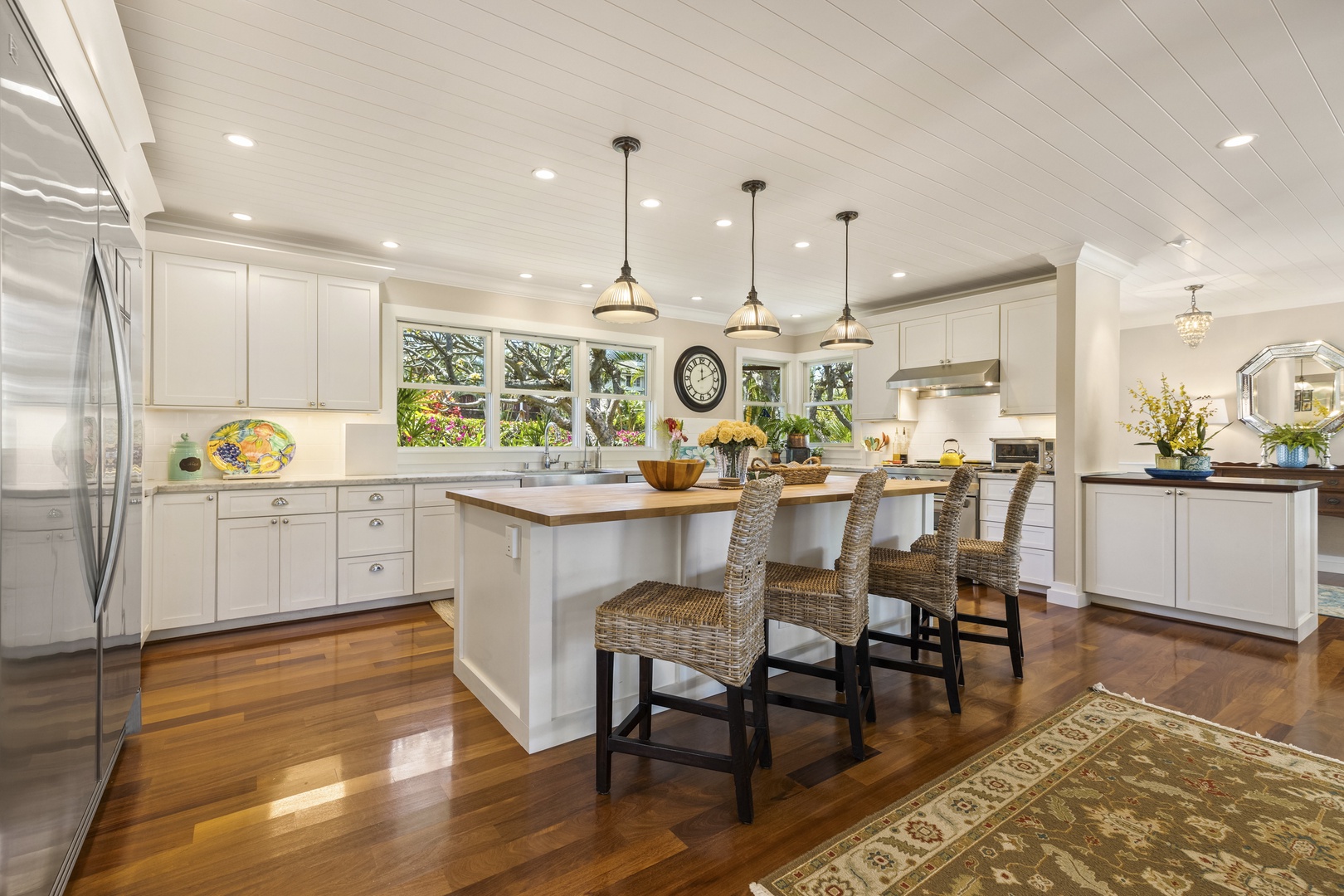 Honolulu Vacation Rentals, Hale Le'ahi - Large kitchen perfect for cooking gourmet meals and entertaining guests