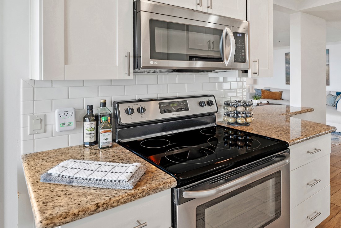 La Jolla Vacation Rentals, Oceanfront La Jolla Cove Condo - More views of the kitchen