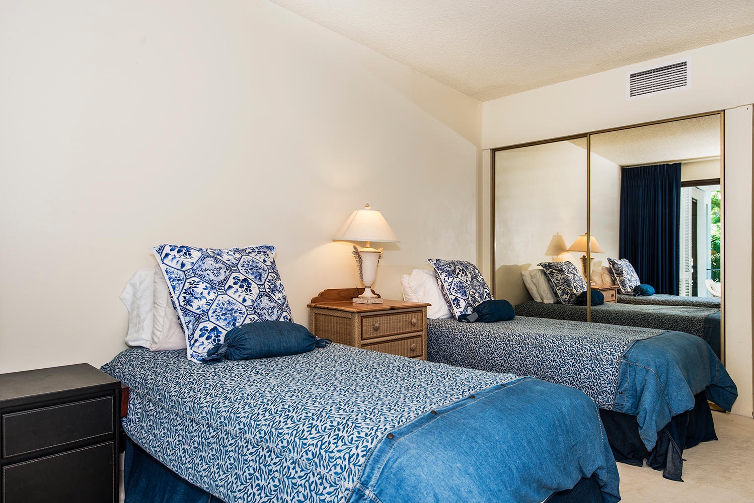 Honolulu Vacation Rentals, Kahala Beachfront Villa - The guest suite is the perfect sanctuary of the little ones.