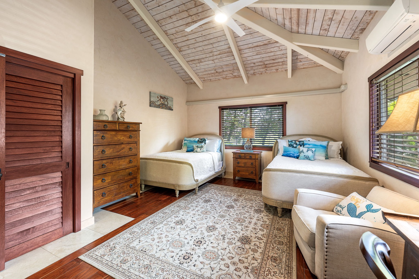 Kailua Kona Vacation Rentals, Mermaid Cove - Spacious room with double beds and seating space—designed for comfort and privacy.